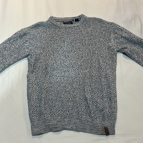 3 long sleeve shirts in a bundle - Picture 3 of 7